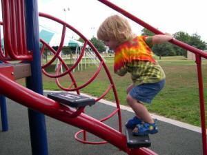 evitar acidentes em playgrounds