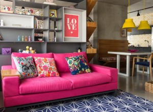 sala-de-estar-sofa-rosa-estante-arquiteta-andrea-murao-simone-marques